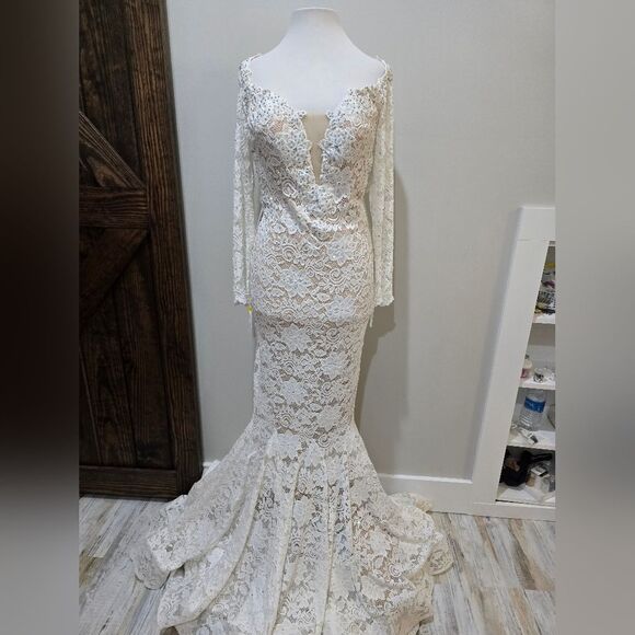 La Femme 25607 Plunge V-Neck Long Sleeve Beaded Lace Gown NWOT sz 6 White - Picture 3 of 6